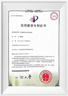 Teknisk køretøjssæde med opklappelige armlæn